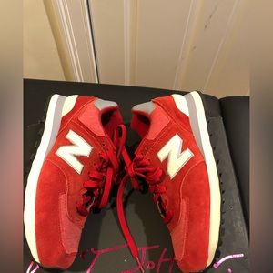 New Balance sneakers new no tags  very nice looking  if u like red. Size8